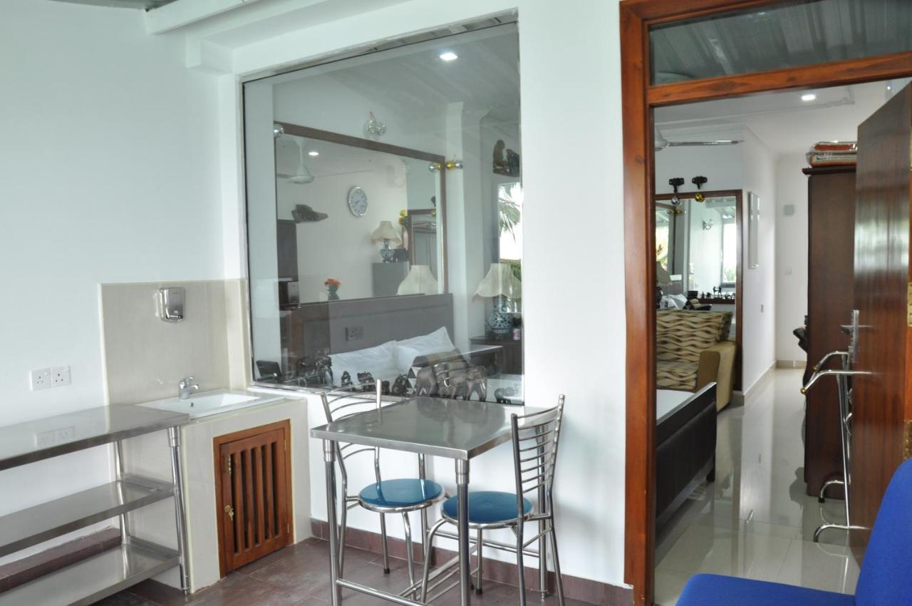 Goviyapana Beach Hotel Ahangama Extérieur photo