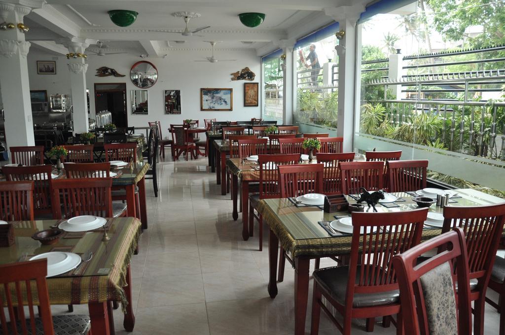Goviyapana Beach Hotel Ahangama Extérieur photo